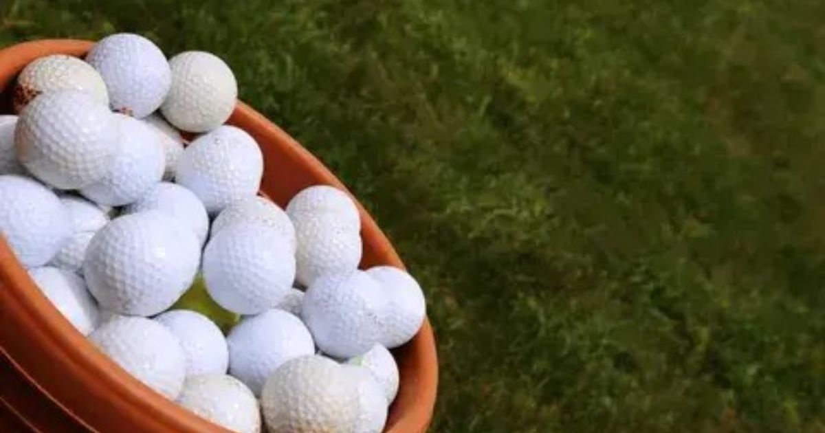 how Many Golf Balls Fit in a 747