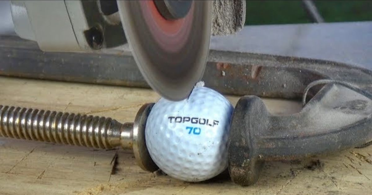 what's inside of a golf ball